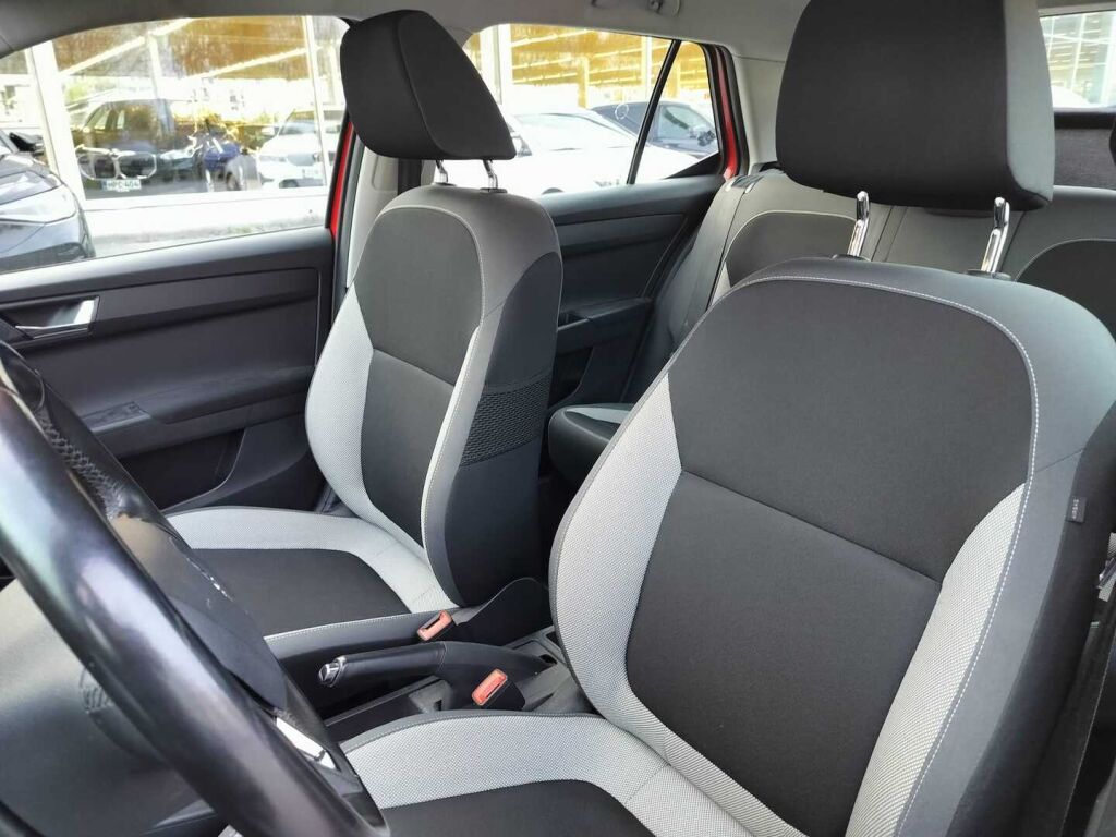 Skoda Fabia 2016 Punainen