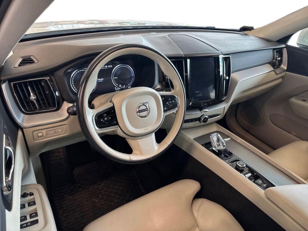 Volvo XC60 2020 Valkoinen