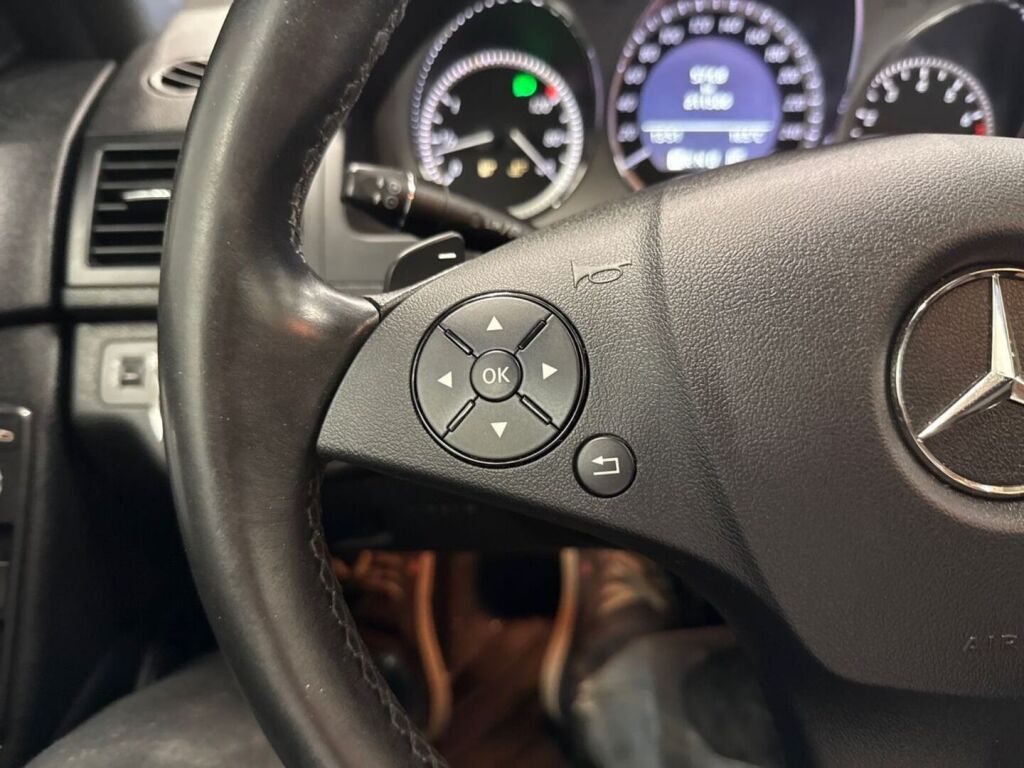 Mercedes-Benz C 2010 Musta