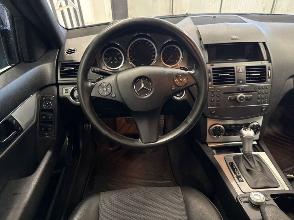 Mercedes-Benz C 2010 Musta