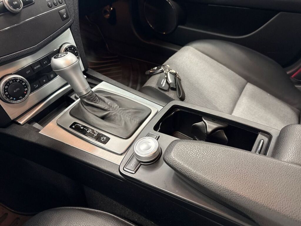 Mercedes-Benz C 2010 Musta