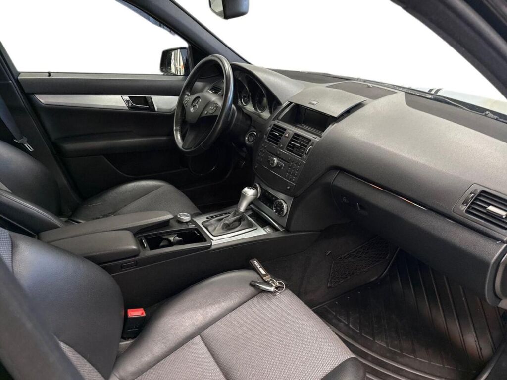 Mercedes-Benz C 2010 Musta