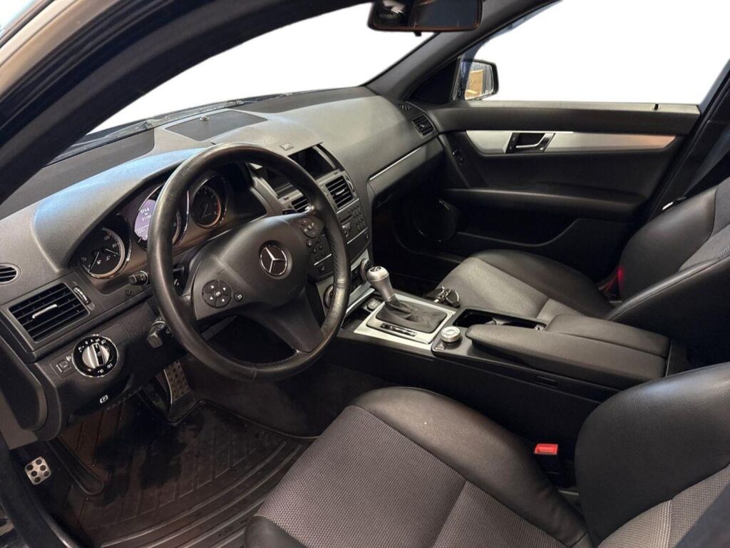 Mercedes-Benz C 2010 Musta