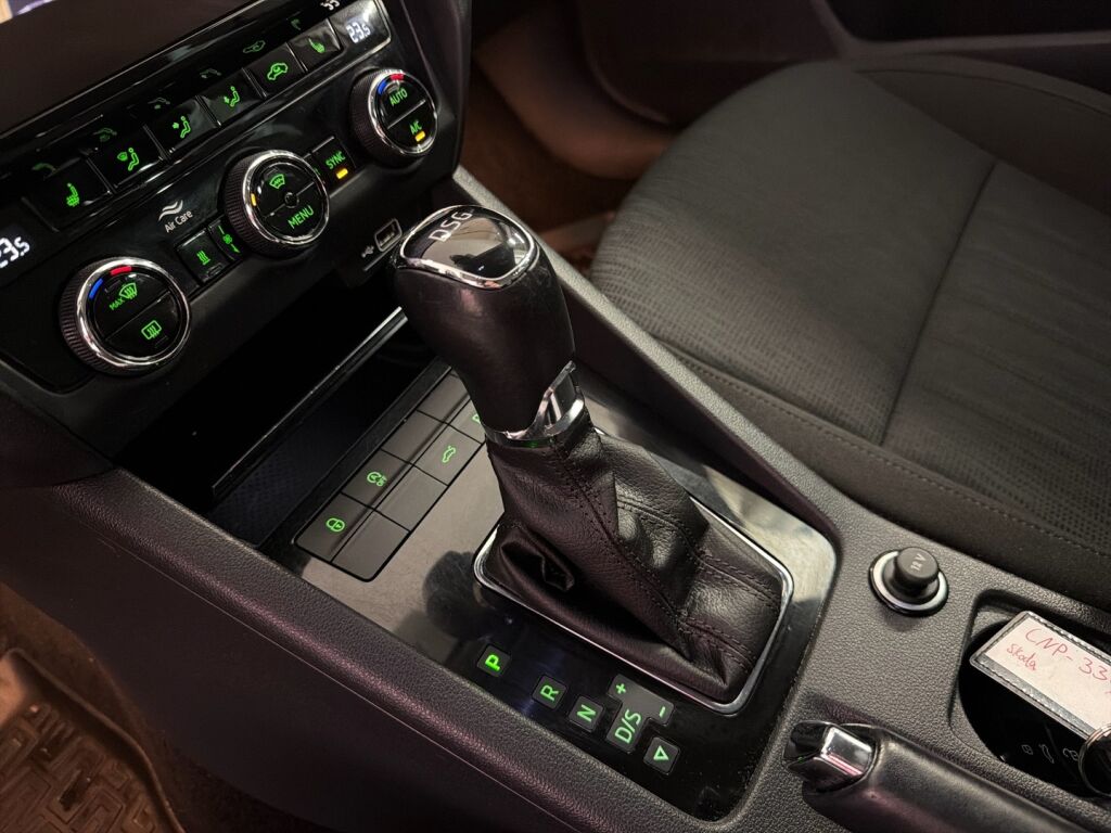 Skoda Octavia 2020 Harmaa