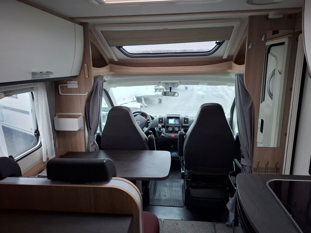 Sunlight T 58 2021 Musta