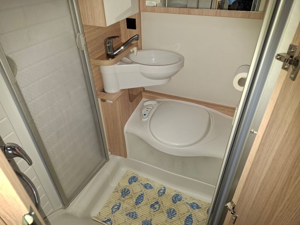 Sunlight T 58 2021 Musta