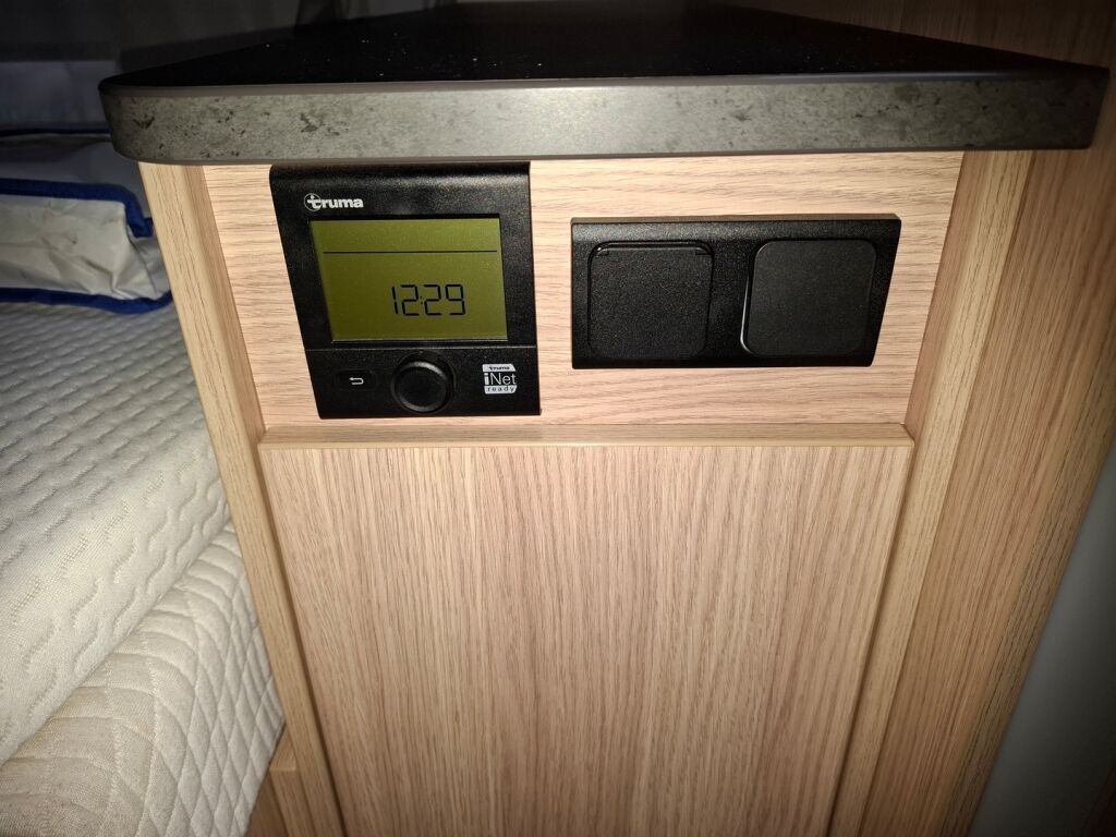 Sunlight T 58 2021 Musta