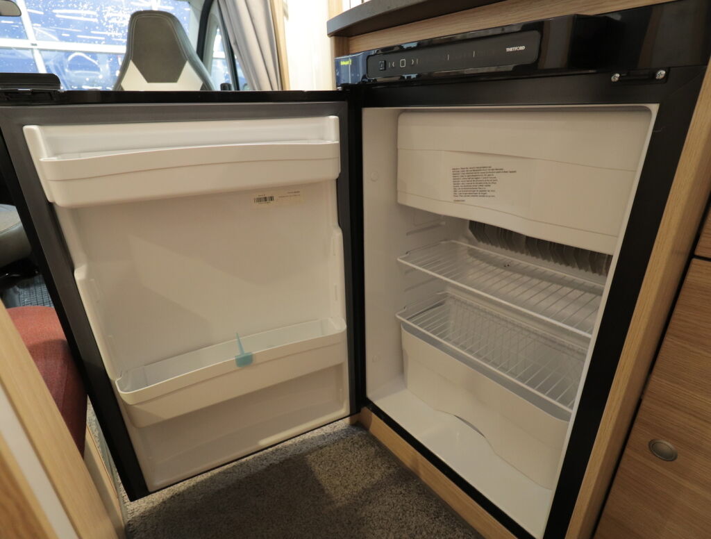 Sunlight T 58 2021 Musta