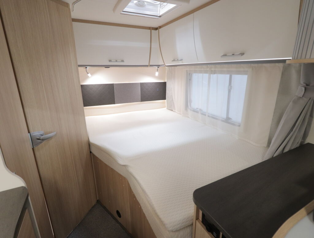 Sunlight T 58 2021 Musta