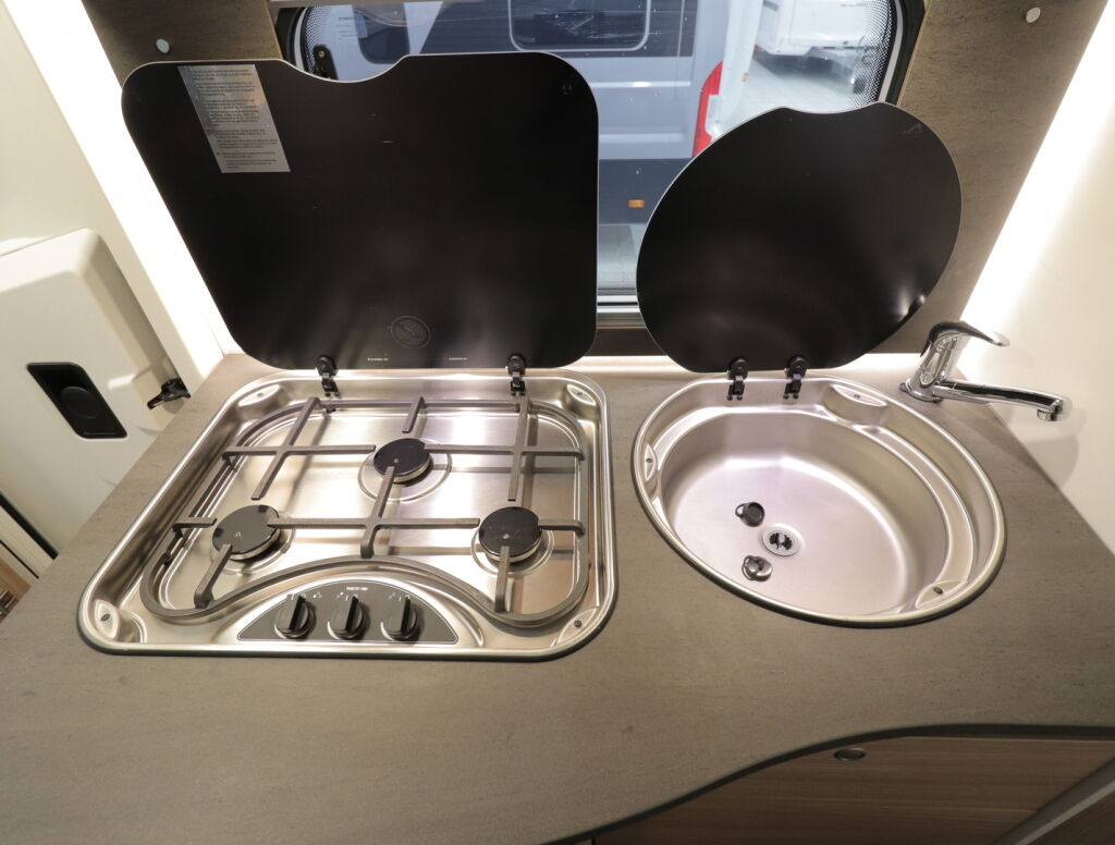 Sunlight T 58 2021 Musta