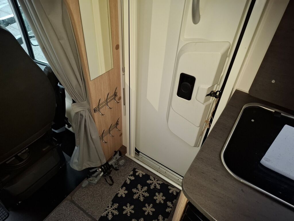 Sunlight T 58 2021 Musta