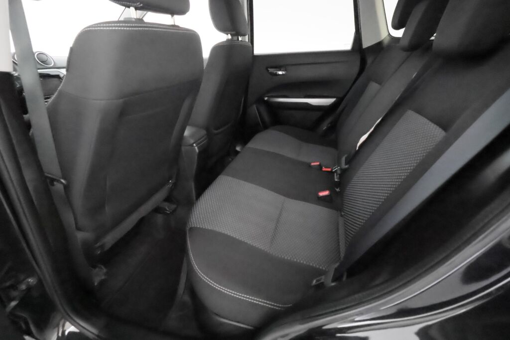 Suzuki Vitara 2020 Musta