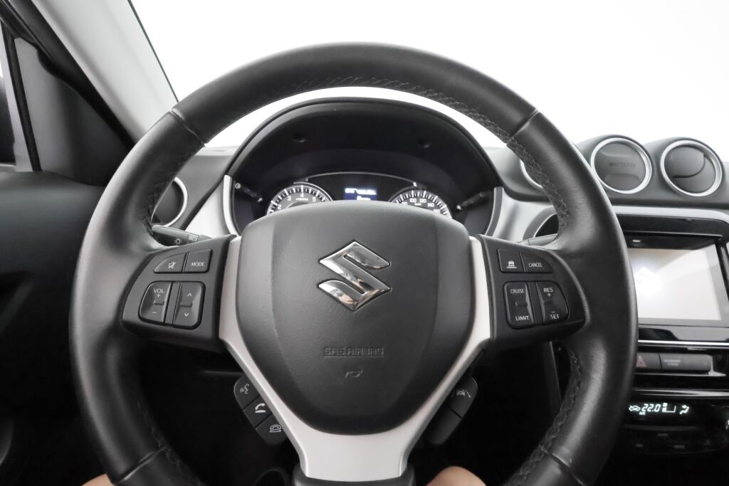 Suzuki Vitara 2020 Musta