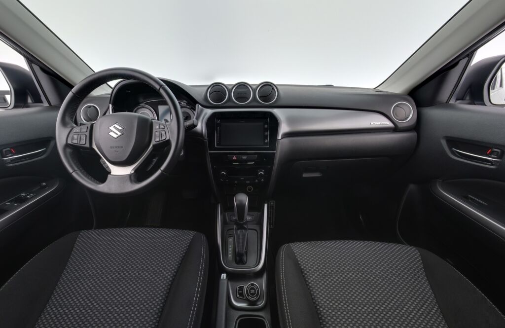 Suzuki Vitara 2020 Musta