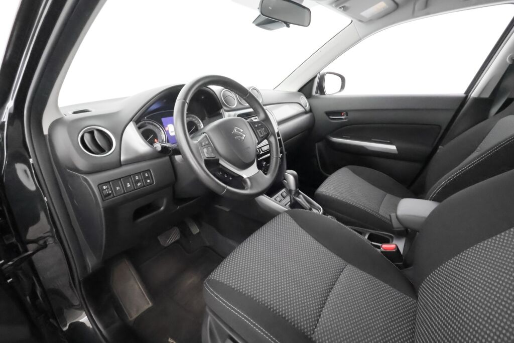 Suzuki Vitara 2020 Musta