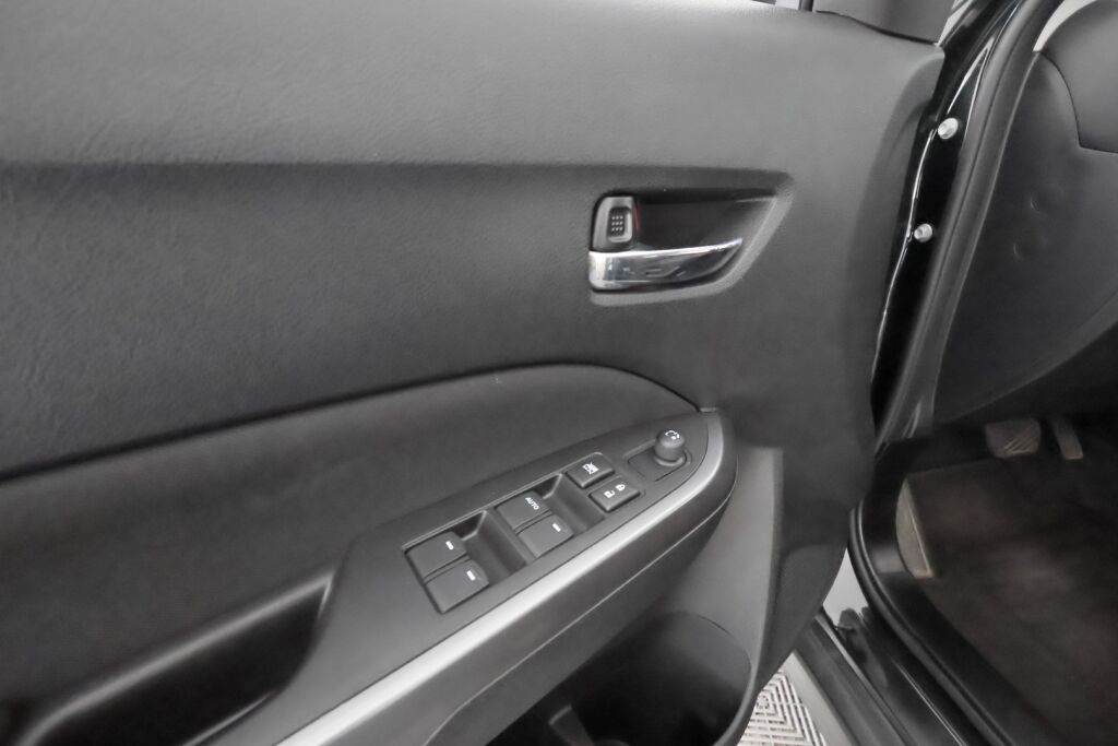 Suzuki Vitara 2020 Musta