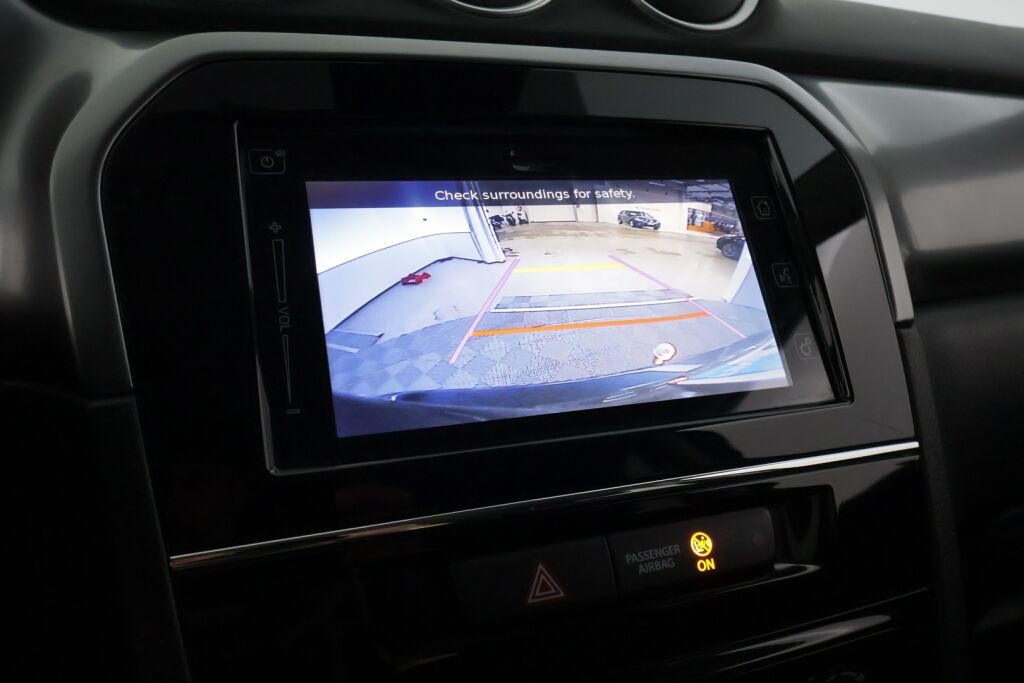 Suzuki Vitara 2020 Musta