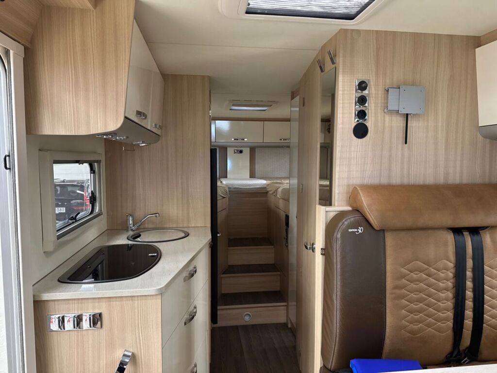 Bürstner Nexxo time T690G 2019 Valkoinen