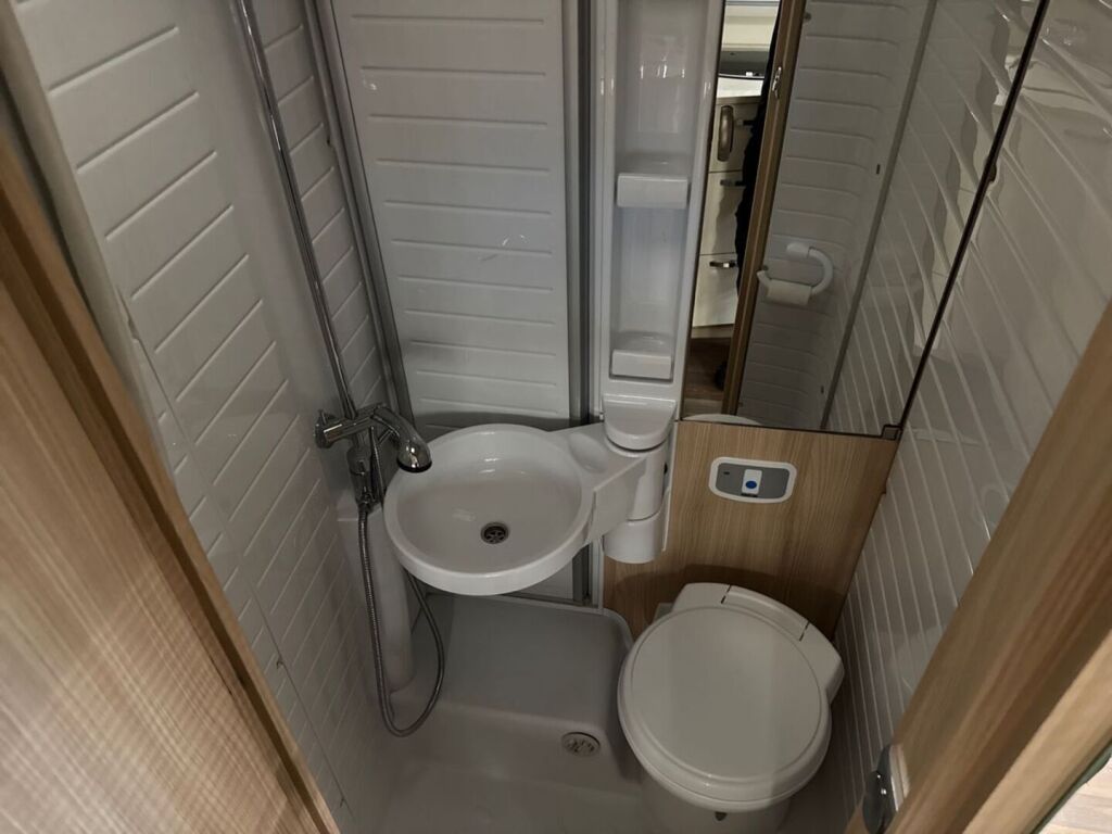 Bürstner Nexxo time T690G 2019 Valkoinen