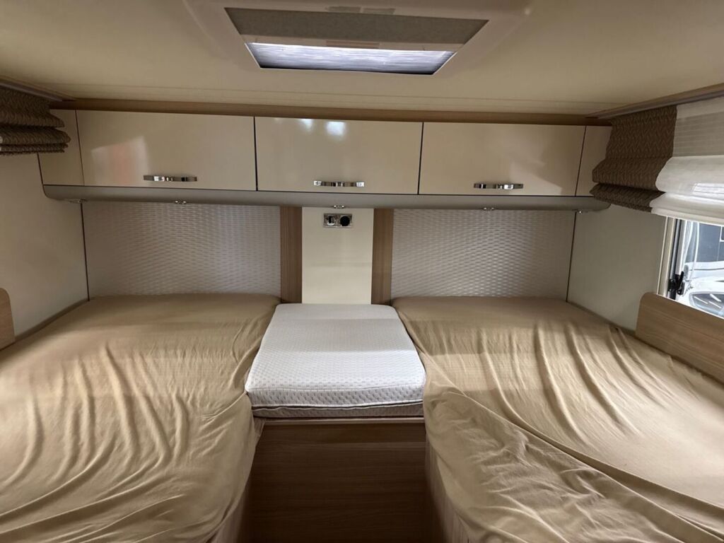 Bürstner Nexxo time T690G 2019 Valkoinen