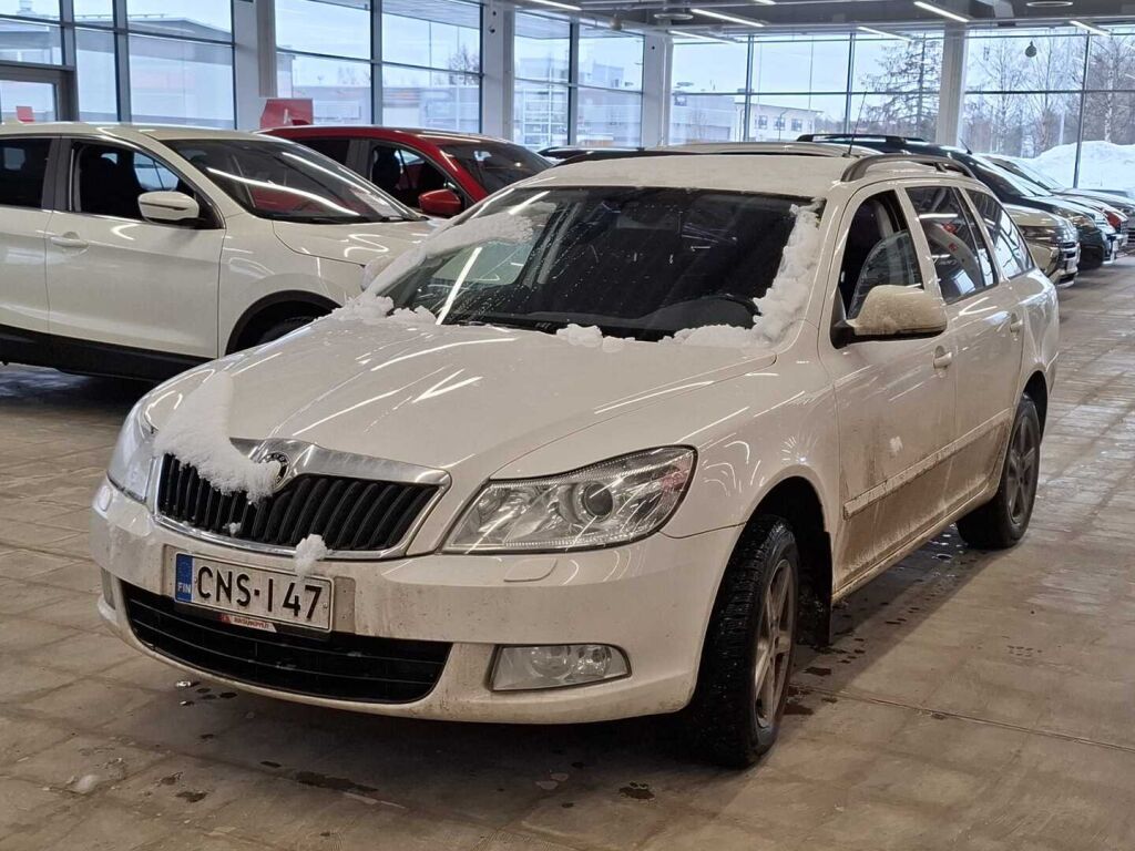 Skoda Octavia 2012 Valkoinen
