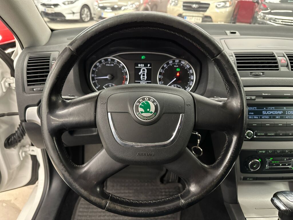 Skoda Octavia 2012 Valkoinen