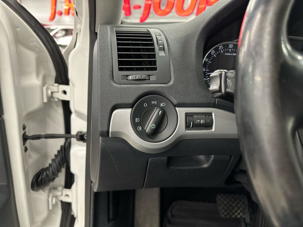 Skoda Octavia 2012 Valkoinen