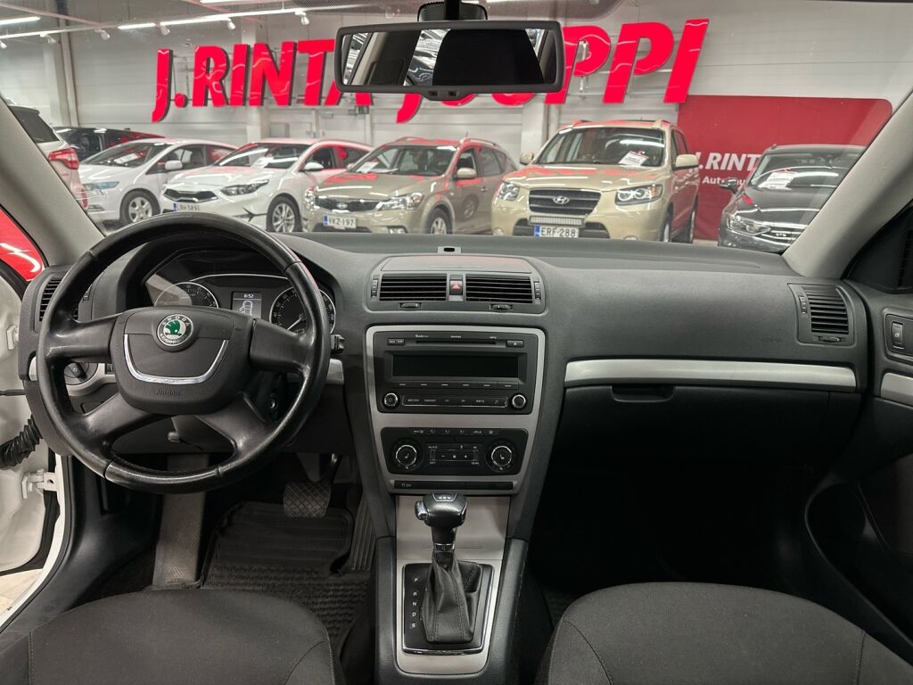 Skoda Octavia 2012 Valkoinen