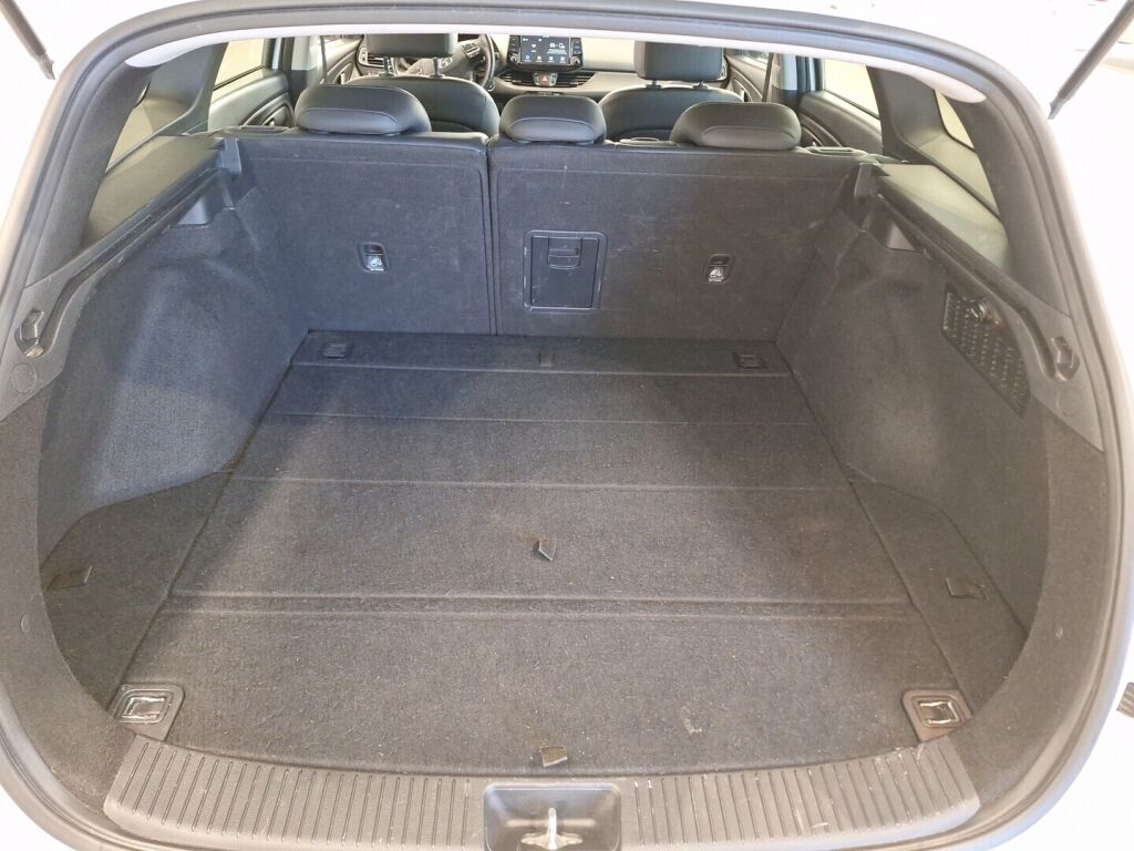Hyundai i30 Wagon 2019 Valkoinen