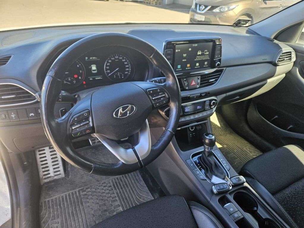 Hyundai i30 Wagon 2019 Valkoinen