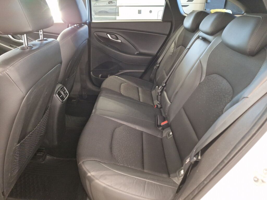 Hyundai i30 Wagon 2019 Valkoinen