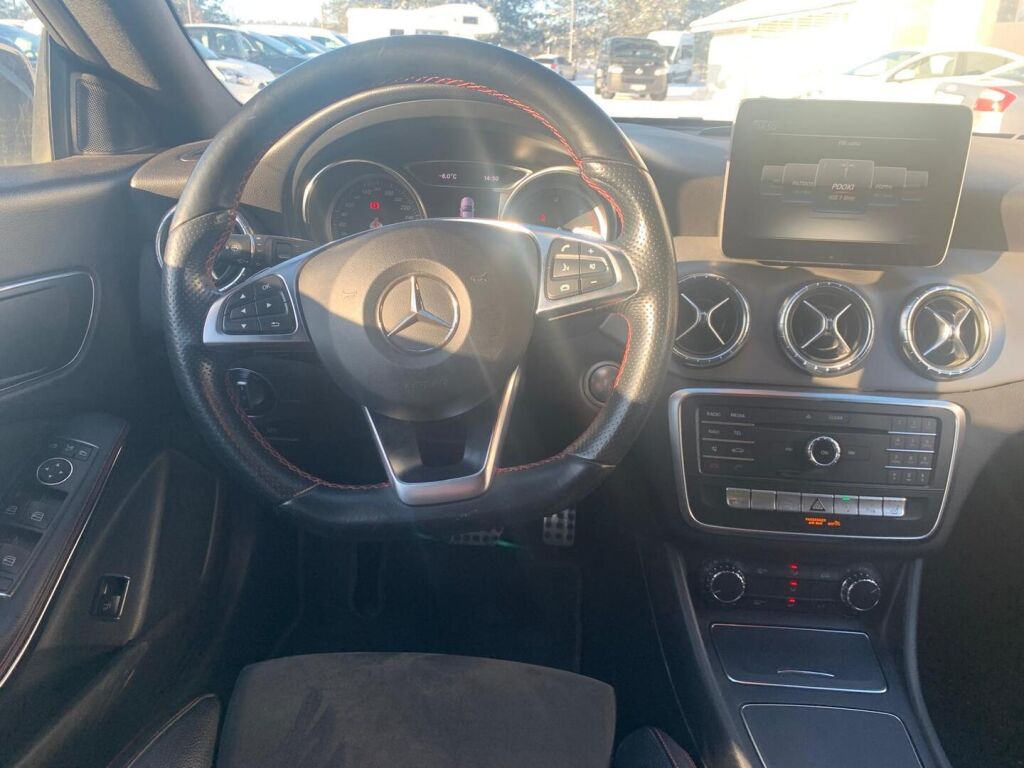Mercedes-Benz CLA 2017 Musta