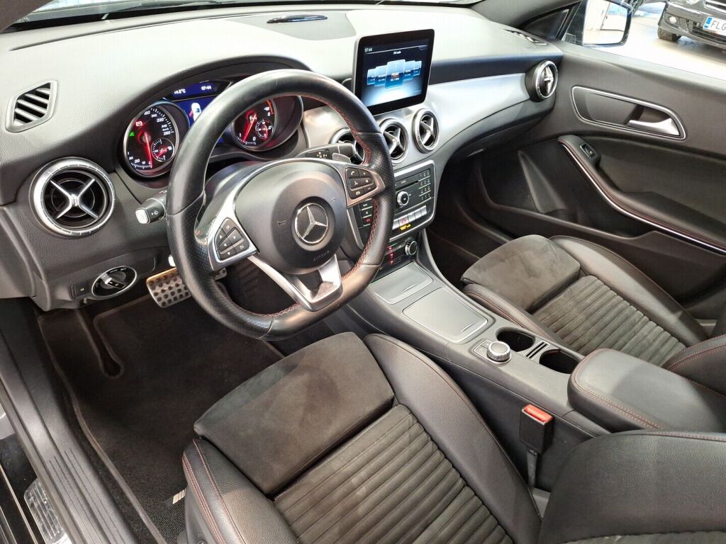 Mercedes-Benz CLA 2017 Musta