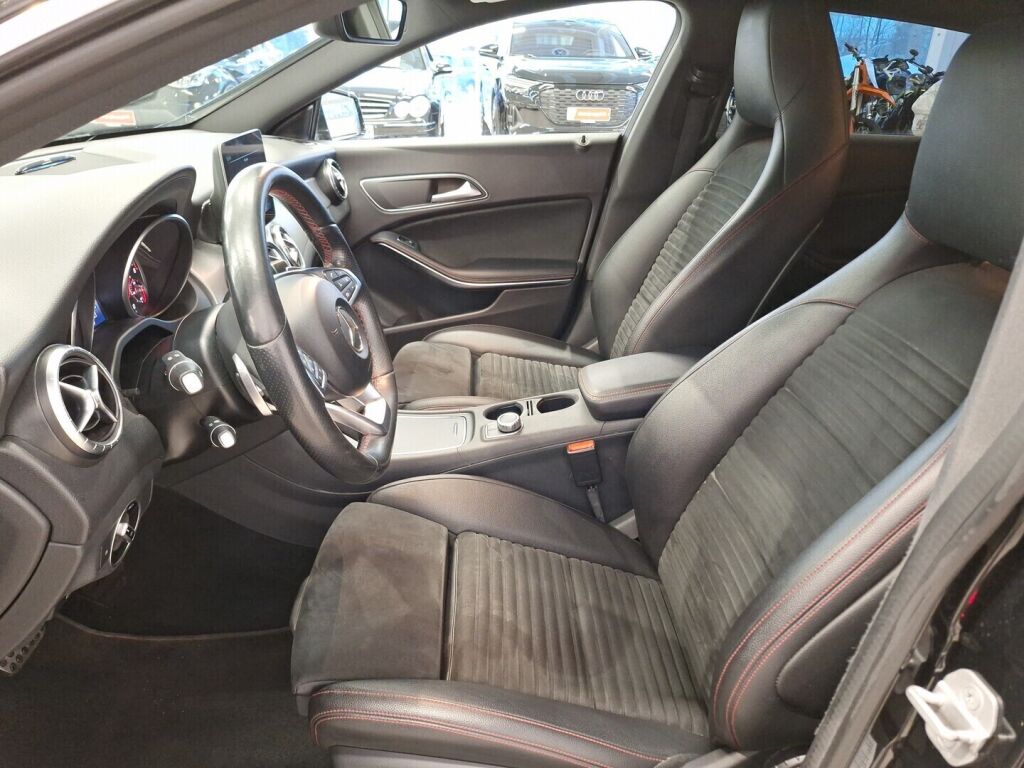 Mercedes-Benz CLA 2017 Musta