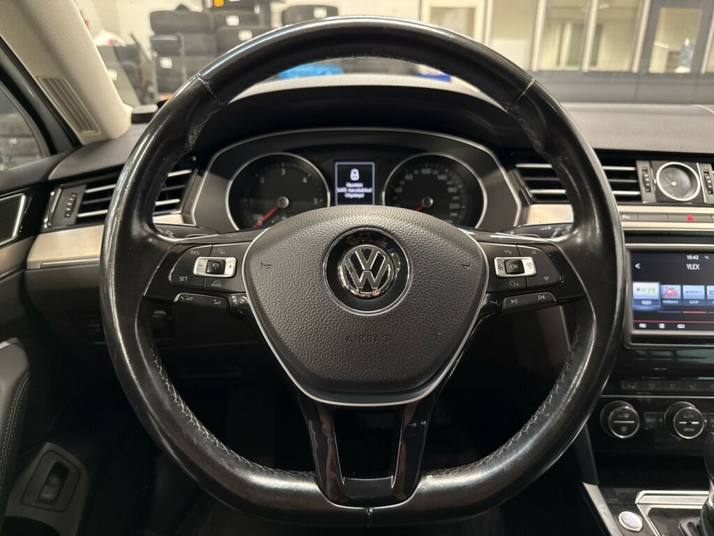 Volkswagen Passat 2015 Valkoinen