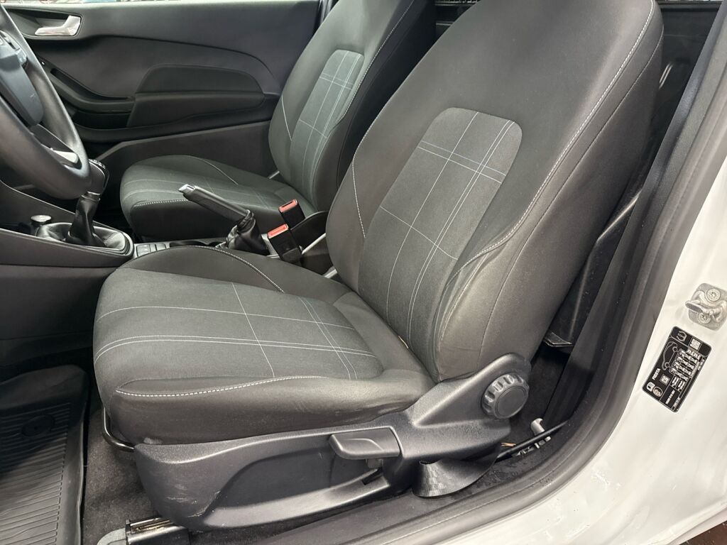 Ford Fiesta Van 2019 Valkoinen