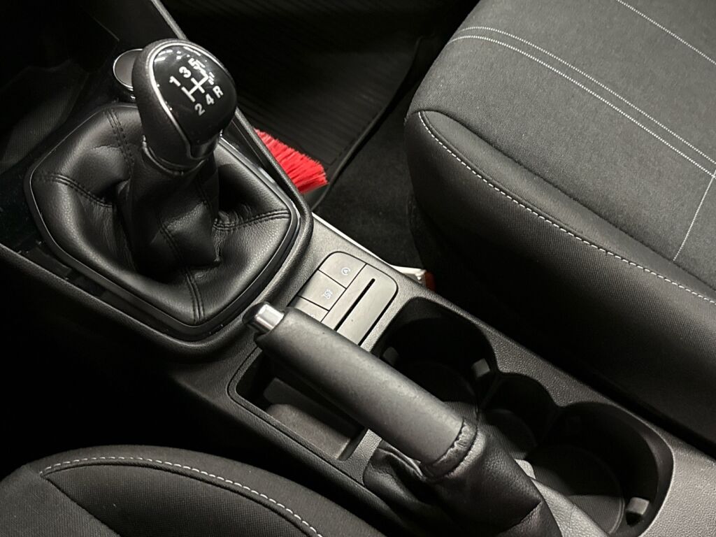 Ford Fiesta Van 2019 Valkoinen