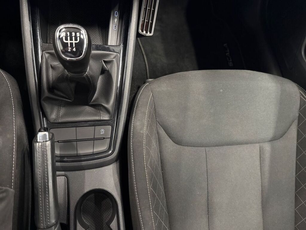 Skoda Scala 2020 Valkoinen