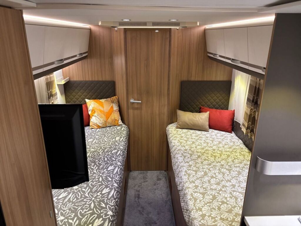 Adria Coral Supreme 670 SLT 2019 Harmaa