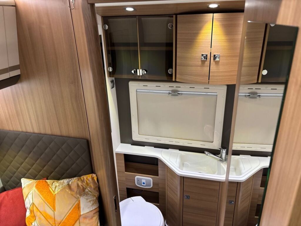 Adria Coral Supreme 670 SLT 2019 Harmaa