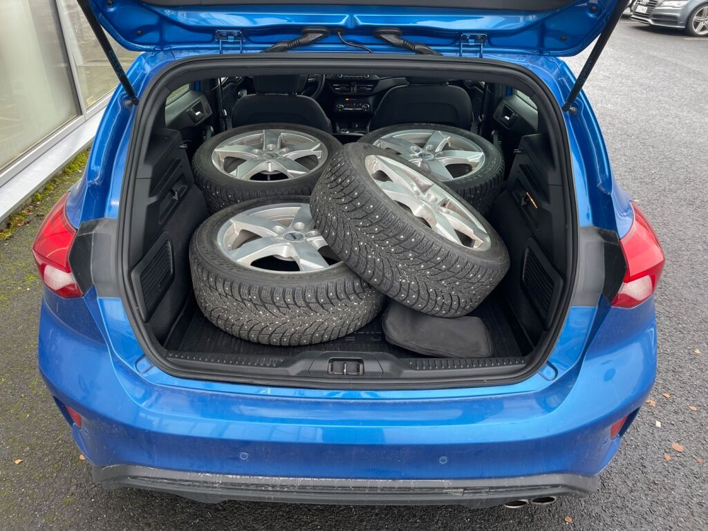 Ford Focus 2020 Sininen