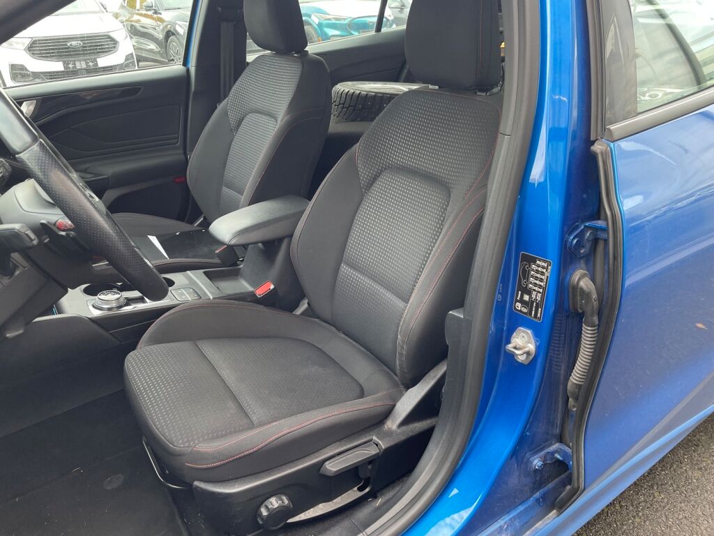 Ford Focus 2020 Sininen