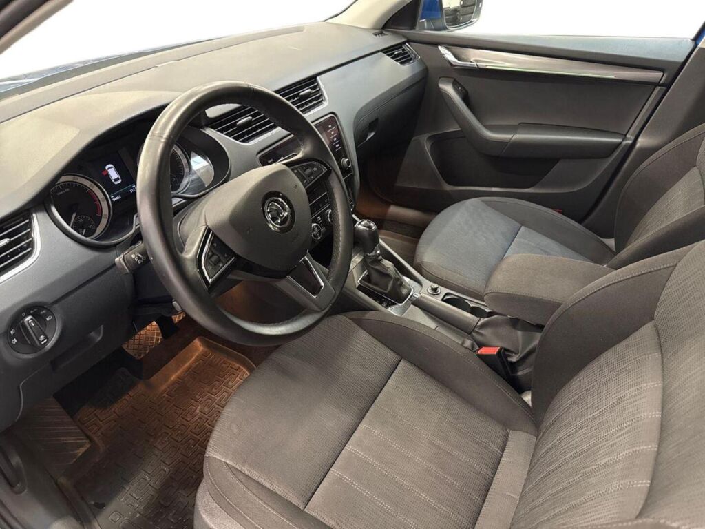 Skoda Octavia 2019 Sininen