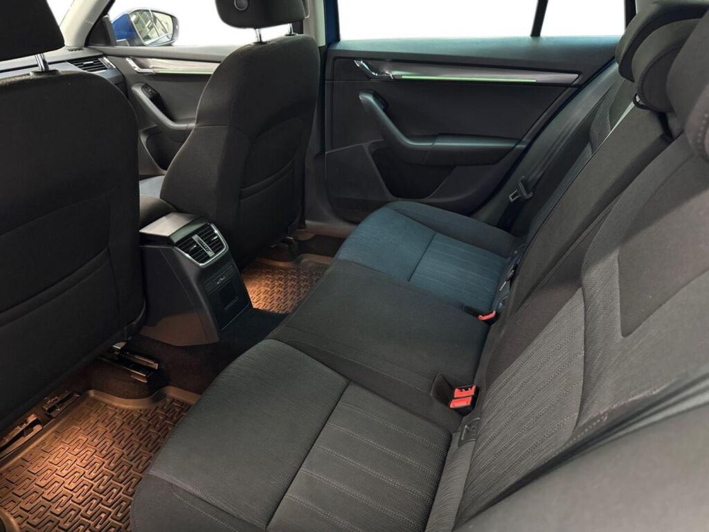 Skoda Octavia 2019 Sininen