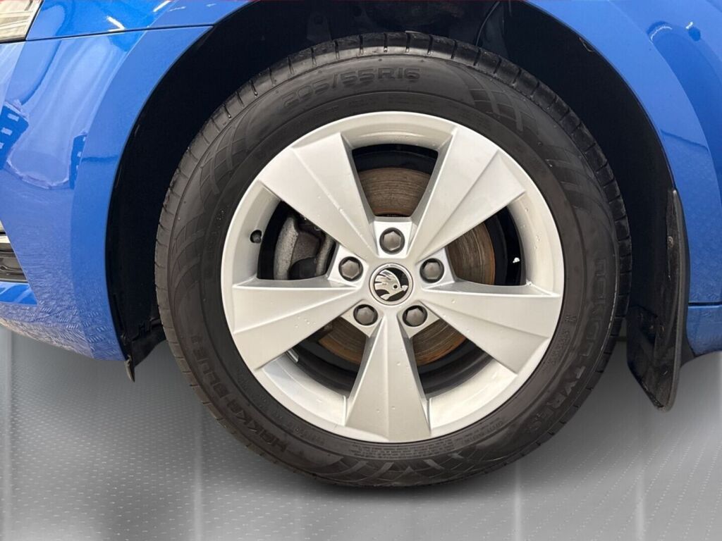 Skoda Octavia 2019 Sininen