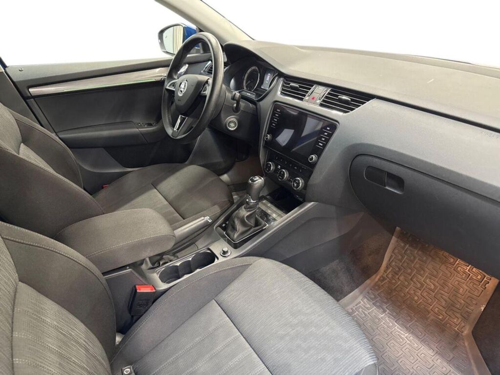 Skoda Octavia 2019 Sininen