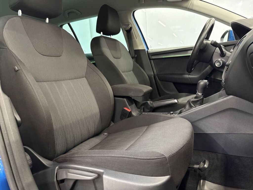 Skoda Octavia 2019 Sininen