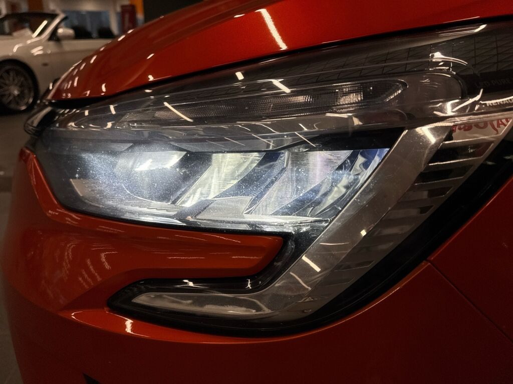 Renault Clio 2021 Oranssi