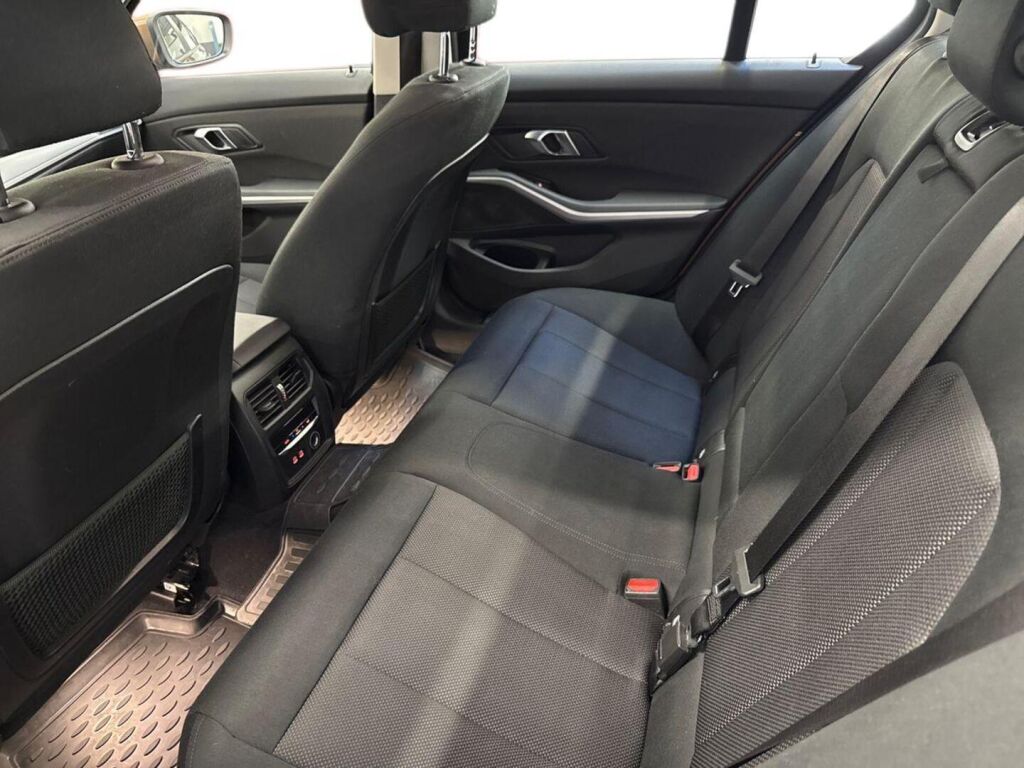 BMW 330 2019 Ruskea (beige)