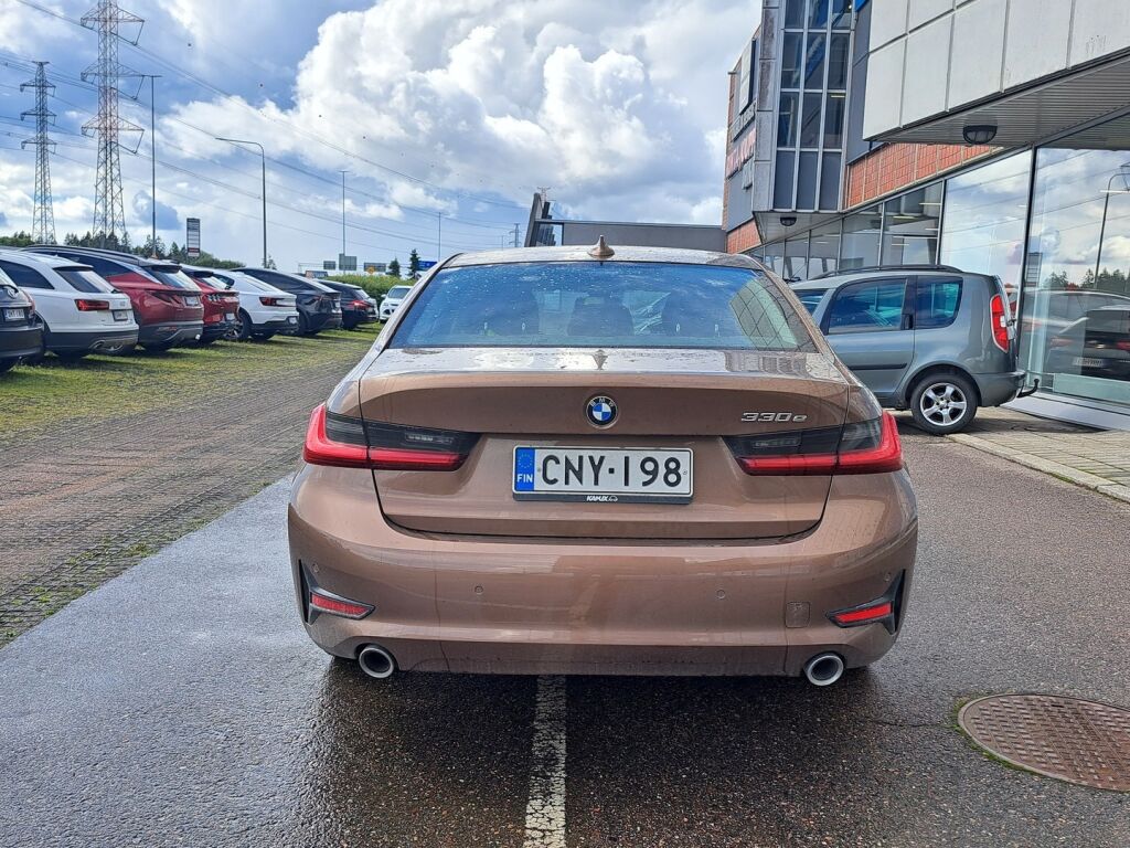 BMW 330 2019 Ruskea (beige)